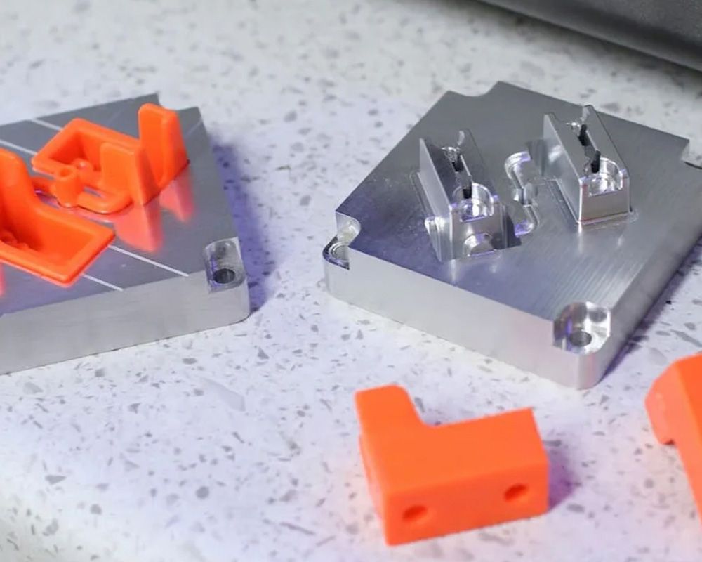 Inyección de plástico industrial, Fabricación de piezas plásticas, Inyección de polímeros industriales, Moldeo por inyección de plástico, Planta de inyección de plástico en México, Empresa de inyección de plástico con máquinas de 50 a 320 toneladas, Fabricación de componentes plásticos para el sector automotriz y eléctrico, Inyección de piezas plásticas de alta precisión y geometrías complejas, Producción de grandes volúmenes de piezas plásticas industriales, Proveedor de inyección de plástico en Celaya Guanajuato, Moldeo de resinas plásticas para electrodomésticos y construcción