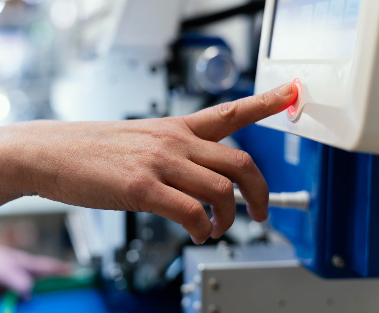 Servicios de inyección de plástico en Celaya Guanajuato, Maquila de producción plástica industrial en México, Mantenimiento preventivo de moldes para inyección, Empresas de inyección de plástico para el sector automotriz, Soluciones integrales de inyección y ensamble de piezas, Fabricación de componentes plásticos de alta precisión, Inyección de polímeros para diversas industrias en el Bajío